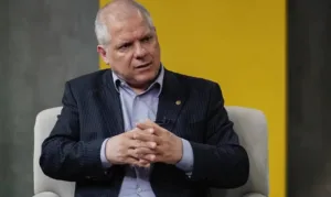 ex-presidente-do-inss-mantem-silencio-na-cpi-e-relator-ameaca-prisao