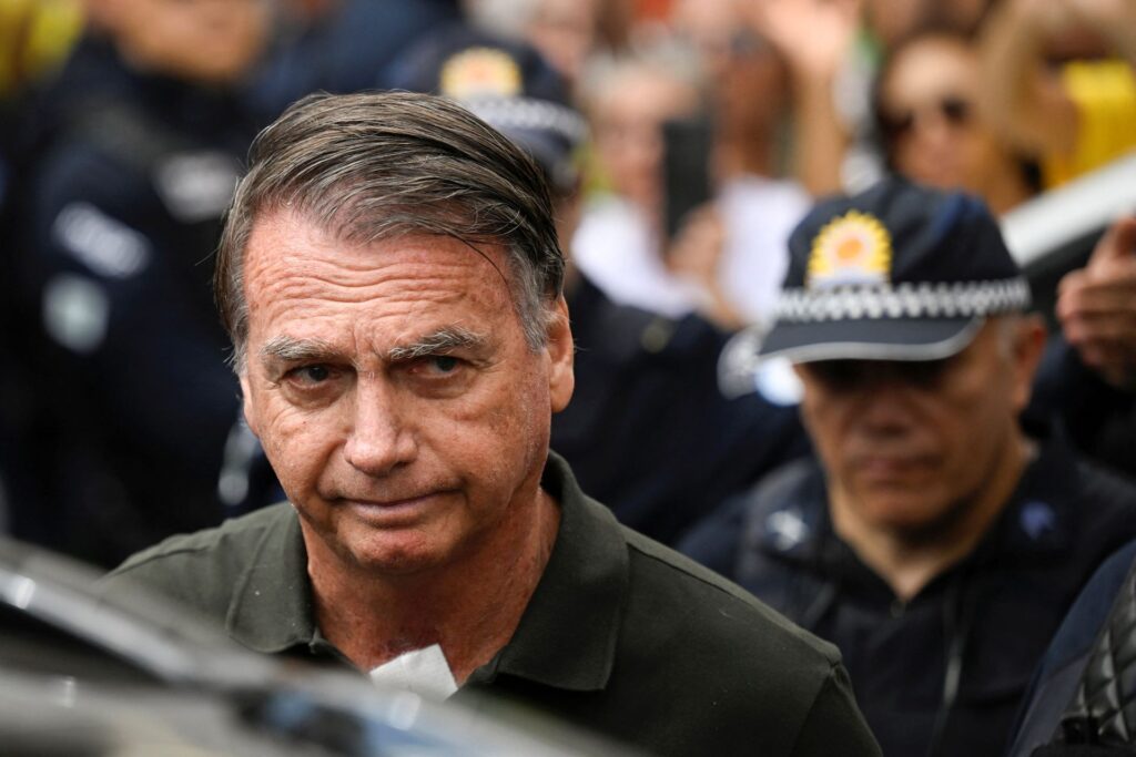 filhos-de-bolsonaro-protestam-contra-manutencao-de-prisao-do-pai:-“graves-violacoes”