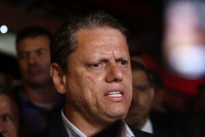 ‘esta-todo-mundo-preocupado-com-a-questao-fiscal-do-brasil’,-diz-tarcisio