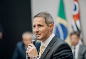 pre-candidato-ao-senado,-derrite-critica-pec-da-seguranca-de-lula