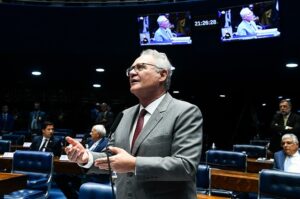 renan-diz-que-pode-desmembrar-proposta-de-isencao-de-ir-para-aprovar-neste-ano