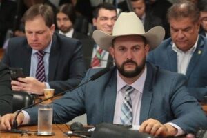 pt-pede-acao-na-pgr-contra-julia-zanatta-e-ze-trovao-por-uso-irregular-de-emendas-pix