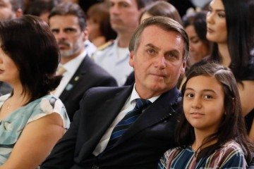 moraes-autoriza-festa-de-15-anos-para-filha-de-bolsonaro-em-casa