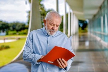 lula-passa-o-dia-no-alvorada-e-recebe-ministros-e-dirigentes-para-reunioes-internas
