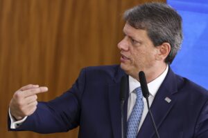 lider-do-pt-diz-que-tarcisio-usa-defesa-da-anistia-para-buscar-votos-de-bolsonaro