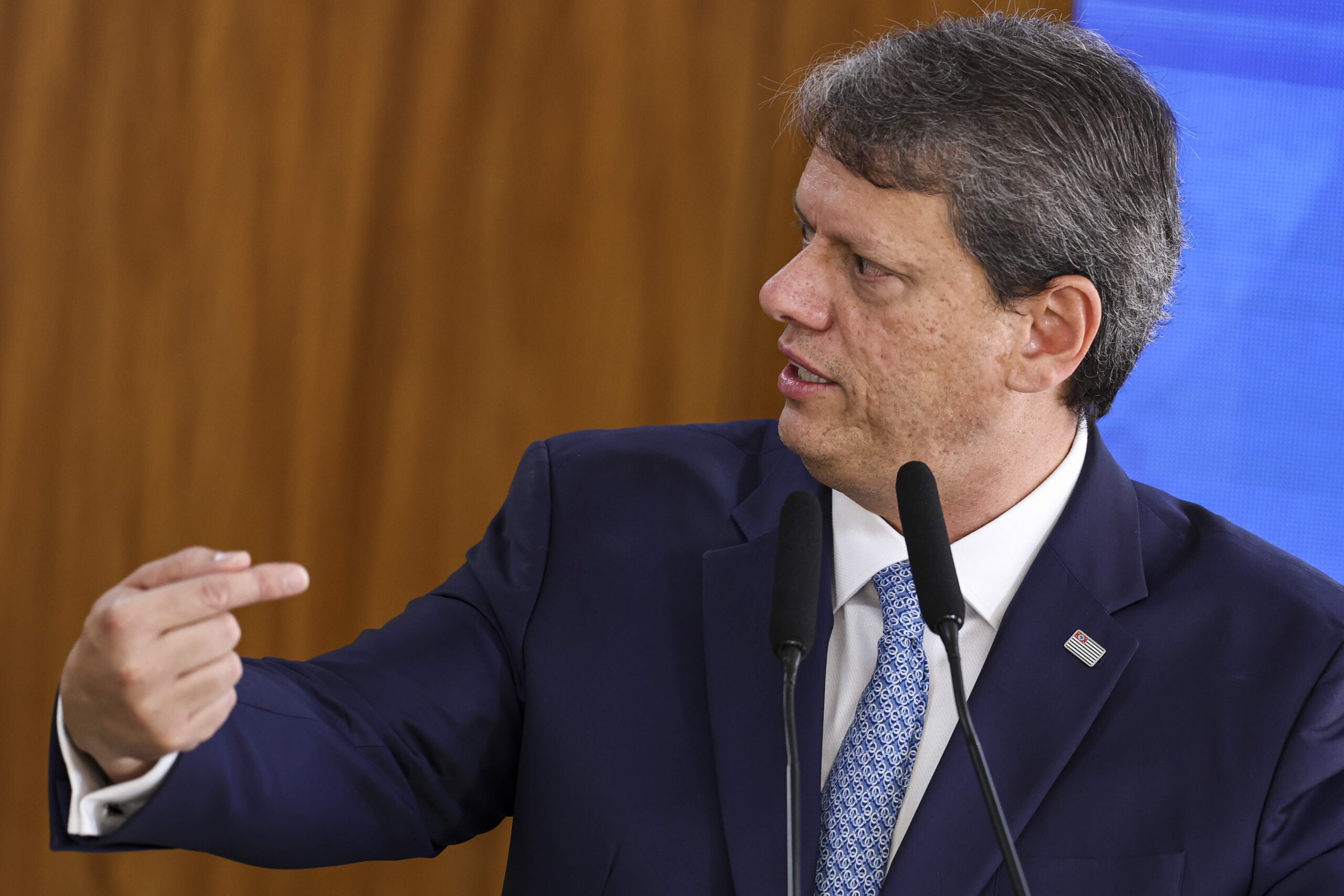 lider-do-pt-diz-que-tarcisio-usa-defesa-da-anistia-para-buscar-votos-de-bolsonaro