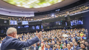 parlamentares-avaliam-que-lula-‘estica-a-corda’-com-contencao-de-r$-11-bi-de-emendas